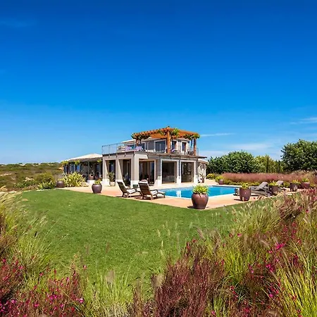 Quinta Dos Caneiros Luxury Ocean Views Walk To Beach Villa *